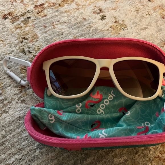 GOODR Toasted Marshmallow Magic Sunglasses - Picture 3 of 7